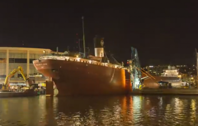 The Irvin leaving the Minnesota Slip