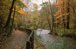 Cyclists on Ohio & Erie Canal Towpath Trail